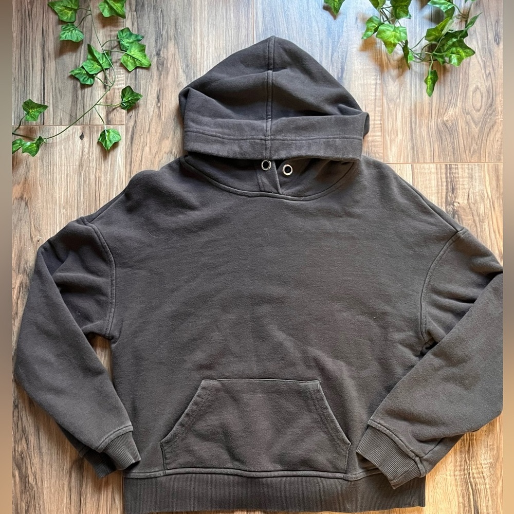 Women’s dark grey hoodie.